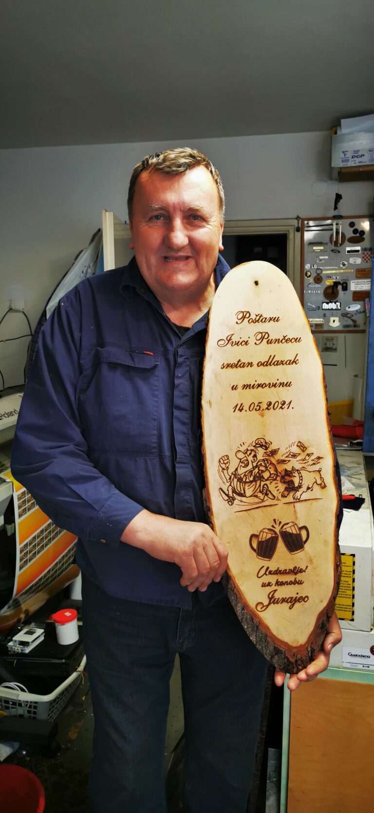 Gravirana drvena daska za rezanje kao personalizirani poklon
